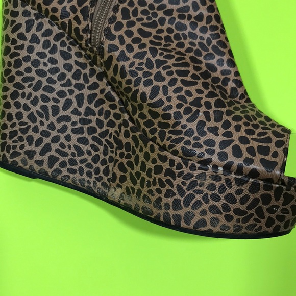 BUMPER Textured Animal Print Zip Wedges - Picture 2 of 8